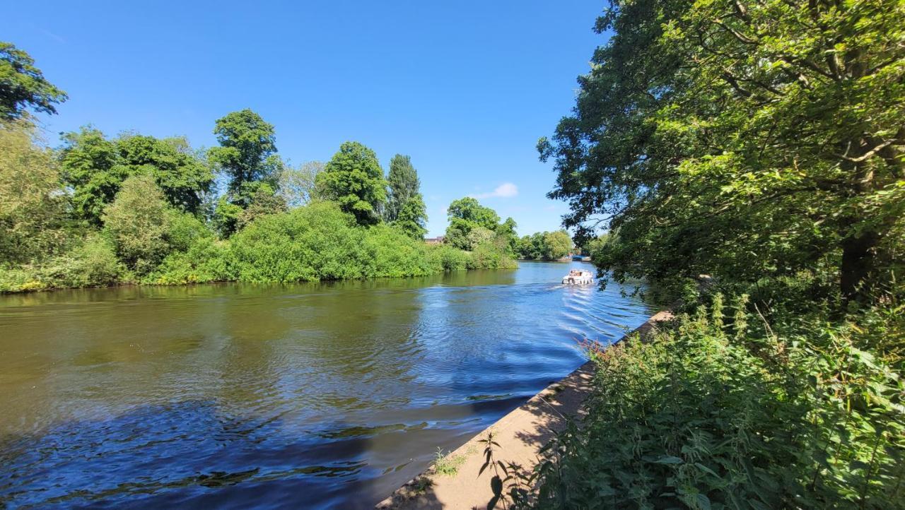 Hartoft St - 2 Bed Near River Holiday home *